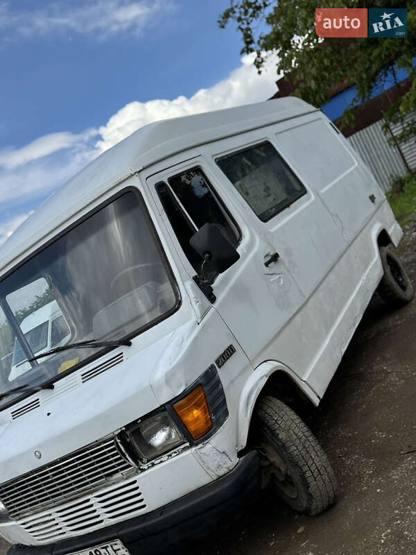 Грузовой фургон Mercedes-Benz T1 1994 в Черновцах
