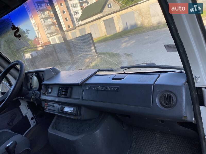 Вантажний фургон Mercedes-Benz T1 1992 в Городенці