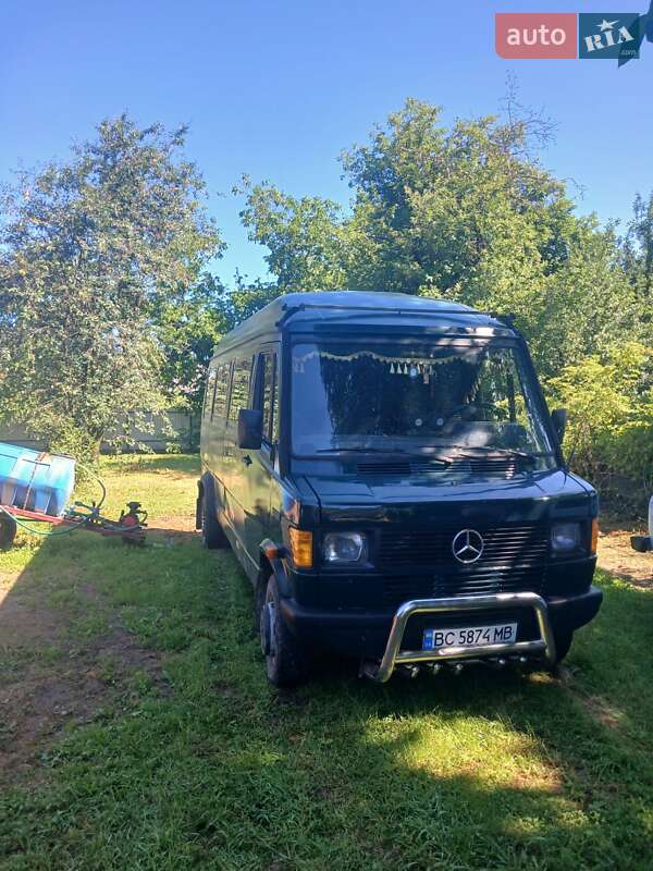 Вантажопасажирський фургон Mercedes-Benz T1 1995 в Львові