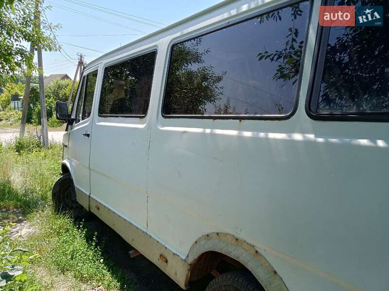 Вантажопасажирський фургон Mercedes-Benz T1 1994 в Хмельницькому