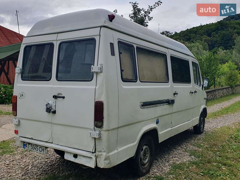 Грузопассажирский фургон Mercedes-Benz T1 1993 в Косове