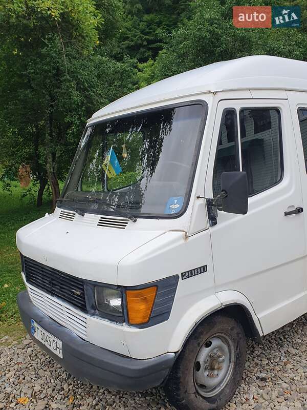 Грузопассажирский фургон Mercedes-Benz T1 1993 в Косове