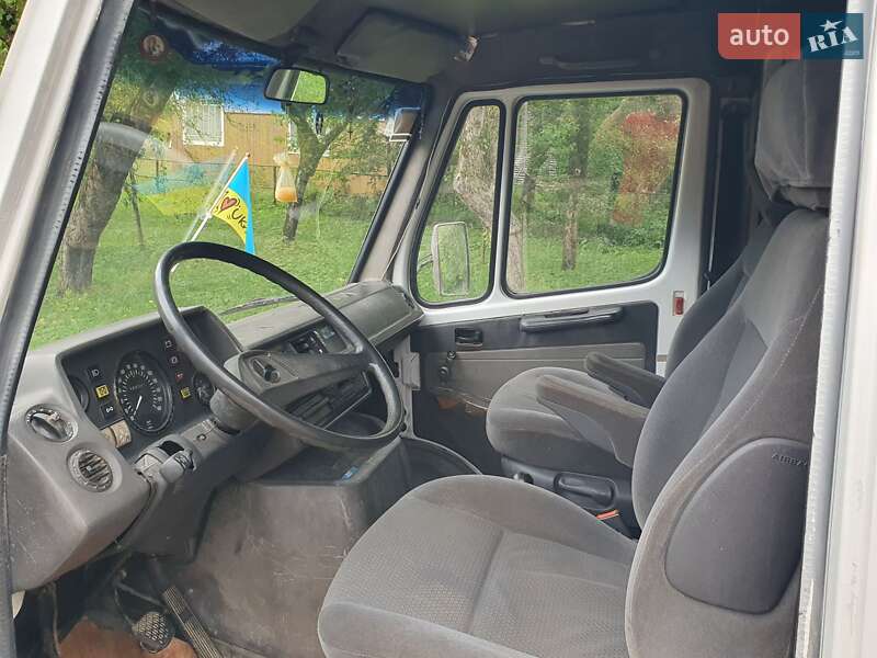 Грузопассажирский фургон Mercedes-Benz T1 1993 в Косове