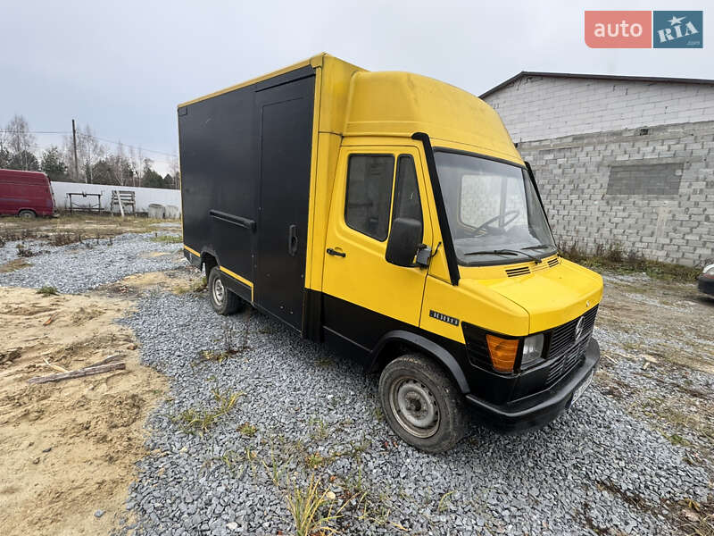Грузовой фургон Mercedes-Benz T1 1995 в Славуте