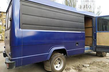 Грузовой фургон Mercedes-Benz T2 1992 в 
