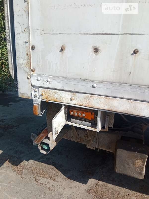 Вантажний фургон Mercedes-Benz T2 1997 в Рівному