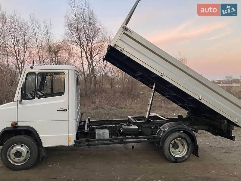 Грузовой фургон Mercedes-Benz T2 1993 в Черновцах