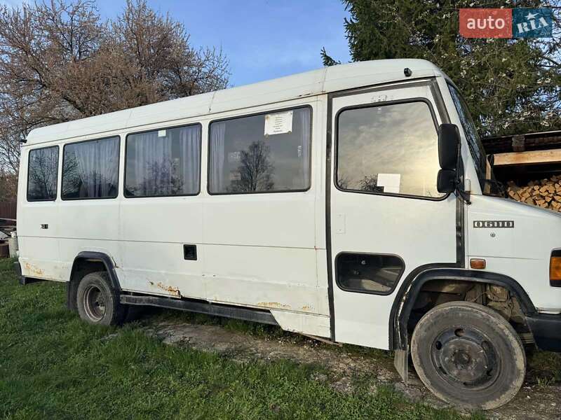 Туристический / Междугородний автобус Mercedes-Benz T2 1992 в 
