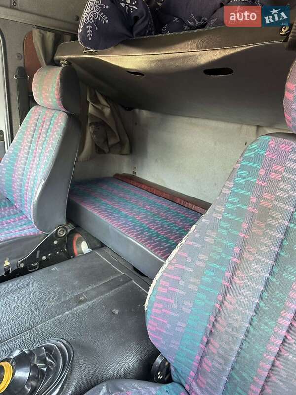 Вантажний фургон Mercedes-Benz T2 1997 в Дубні