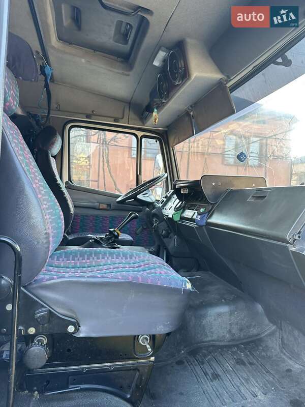 Вантажний фургон Mercedes-Benz T2 1997 в Дубні