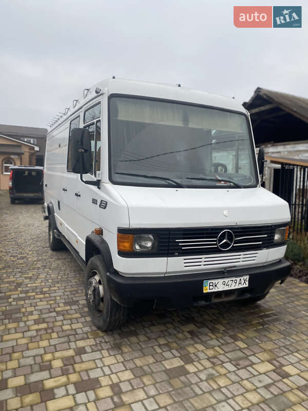 Грузопассажирский фургон Mercedes-Benz T2 1993 в Корце