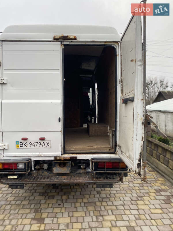 Грузопассажирский фургон Mercedes-Benz T2 1993 в Корце