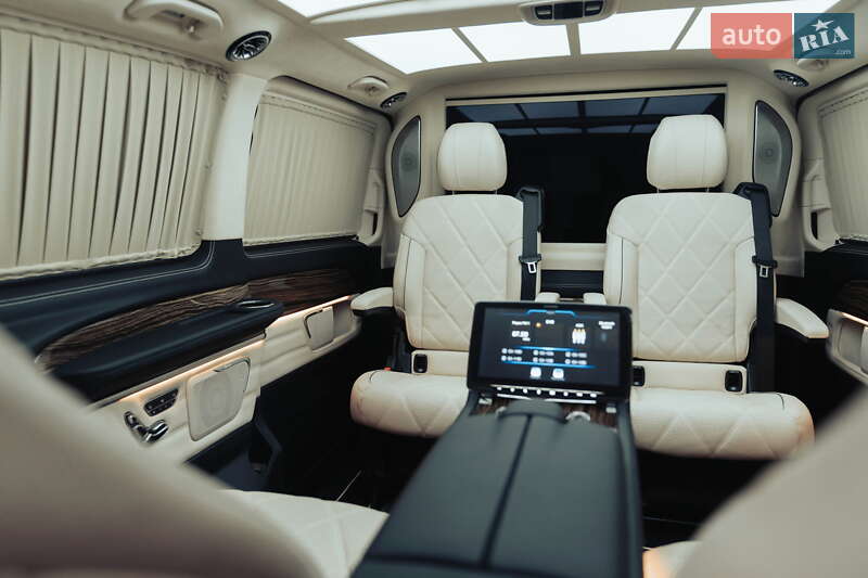 Минивэн Mercedes-Benz V-Class 2023 в Киеве