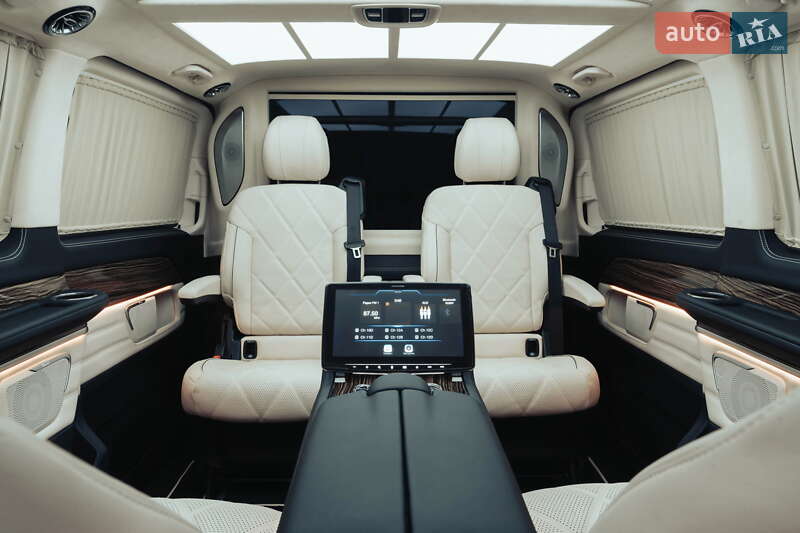 Минивэн Mercedes-Benz V-Class 2023 в Киеве