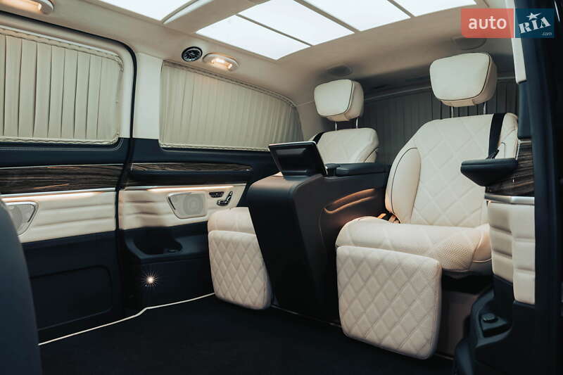 Минивэн Mercedes-Benz V-Class 2023 в Киеве