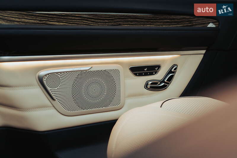 Минивэн Mercedes-Benz V-Class 2023 в Киеве
