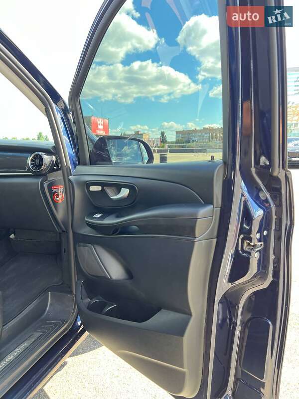 Минивэн Mercedes-Benz V-Class 2021 в Киеве