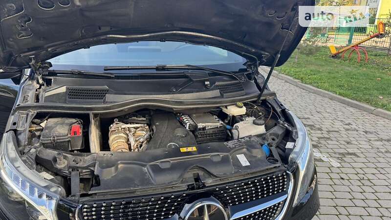 Мінівен Mercedes-Benz V-Class 2023 в Івано-Франківську