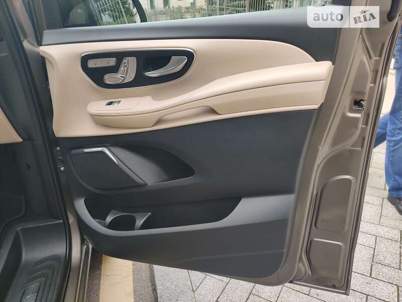 Минивэн Mercedes-Benz V-Class 2017 в Киеве