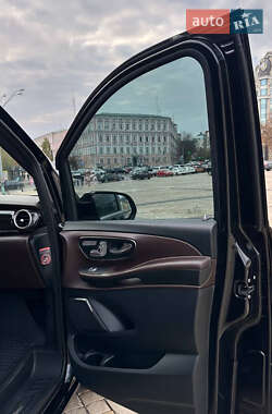 Минивэн Mercedes-Benz V-Class 2016 в 