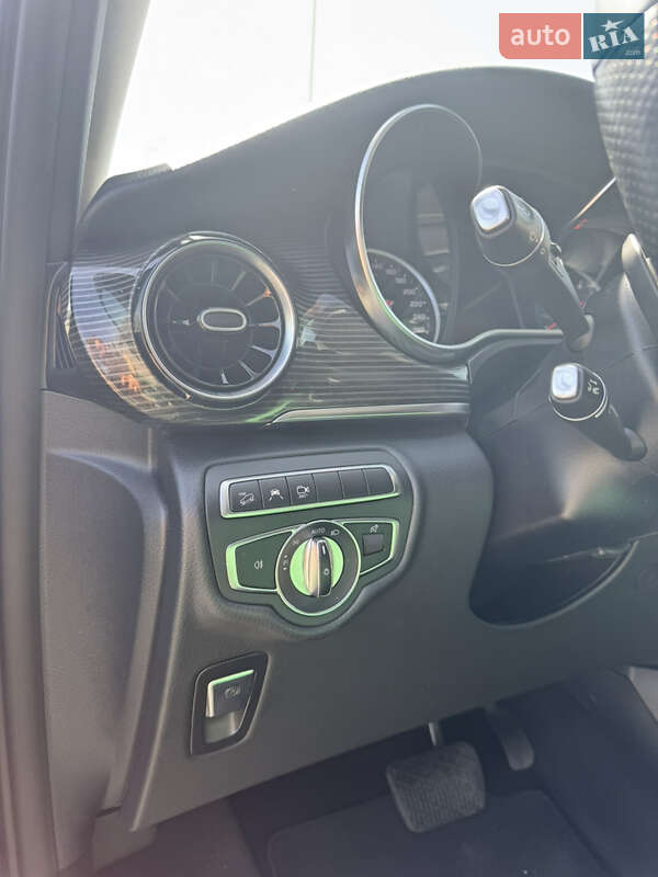 Минивэн Mercedes-Benz V-Class 2020 в Киеве