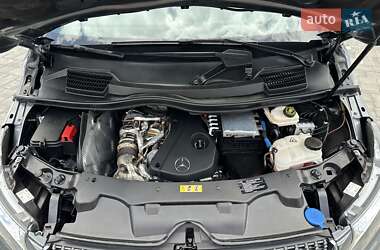 Минивэн Mercedes-Benz V-Class 2023 в 