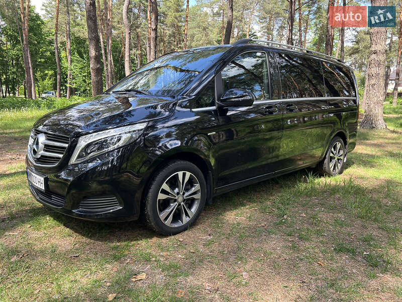 Минивэн Mercedes-Benz V-Class 2017 в 