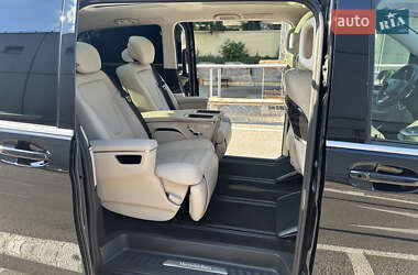 Минивэн Mercedes-Benz V-Class 2023 в 