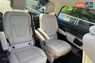 Минивэн Mercedes-Benz V-Class 2023 в 