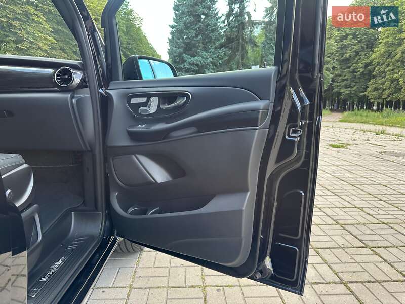 Минивэн Mercedes-Benz V-Class 2023 в Киеве фото 8 Минивэн Mercedes-Benz V-Class 2023 в Киеве