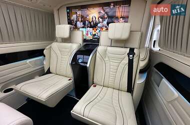 Минивэн Mercedes-Benz V-Class 2018 в 