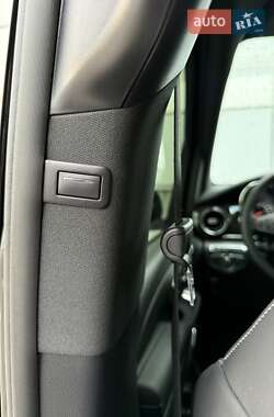 Минивэн Mercedes-Benz V-Class 2022 в  фото 26 Минивэн Mercedes-Benz V-Class 2022 в