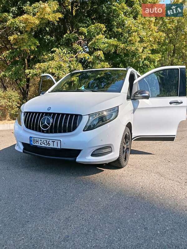 Минивэн Mercedes-Benz V-Class 2015 в 