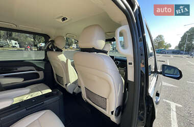 Минивэн Mercedes-Benz V-Class 2018 в 