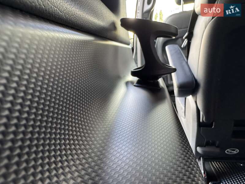Минивэн Mercedes-Benz V-Class 2021 в Киеве