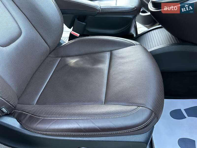 Мінівен Mercedes-Benz V-Class 2016 в Києві