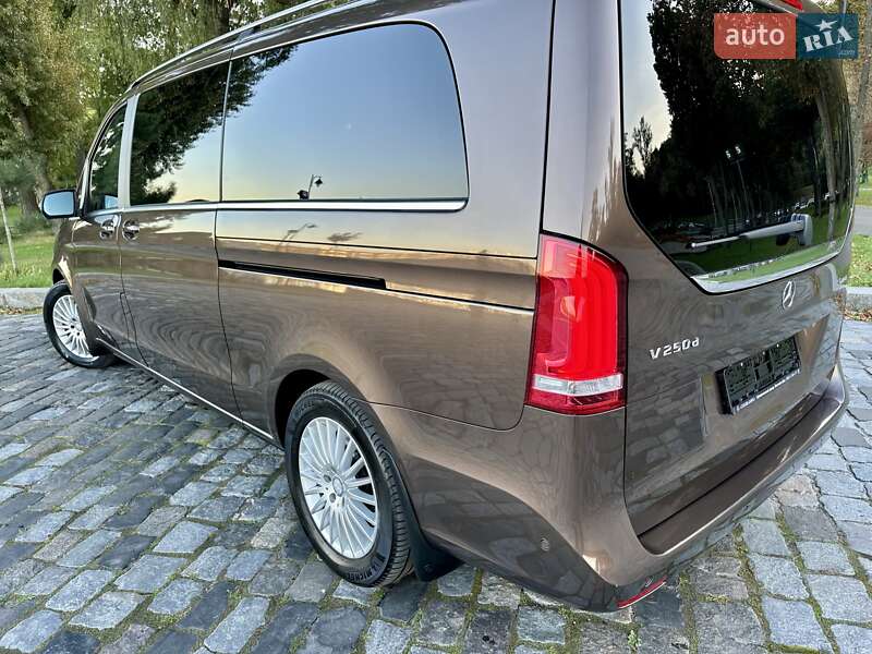 Мінівен Mercedes-Benz V-Class 2016 в Києві