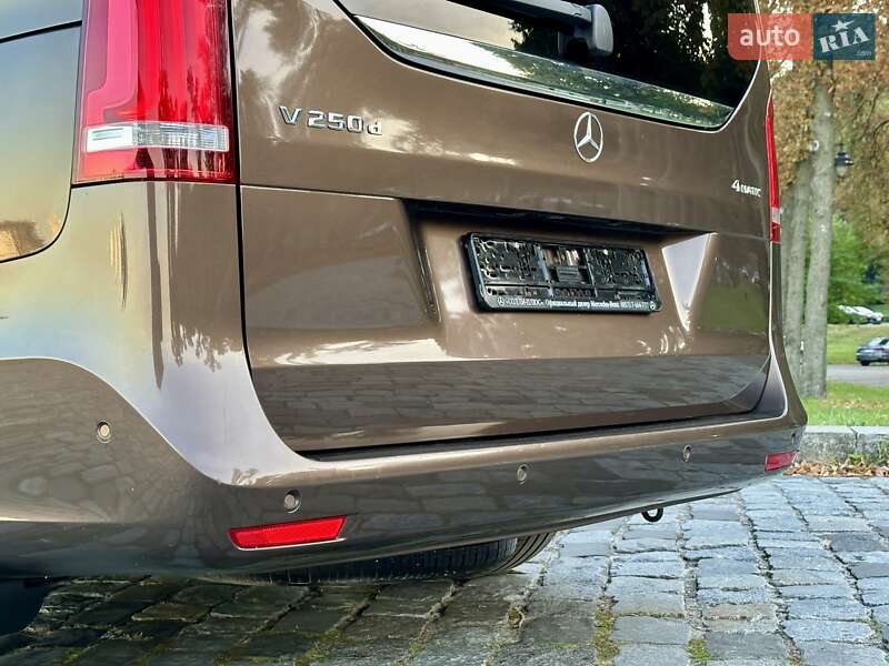 Мінівен Mercedes-Benz V-Class 2016 в Києві