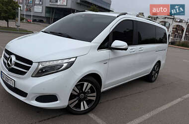 Минивэн Mercedes-Benz V-Class 2016 в 