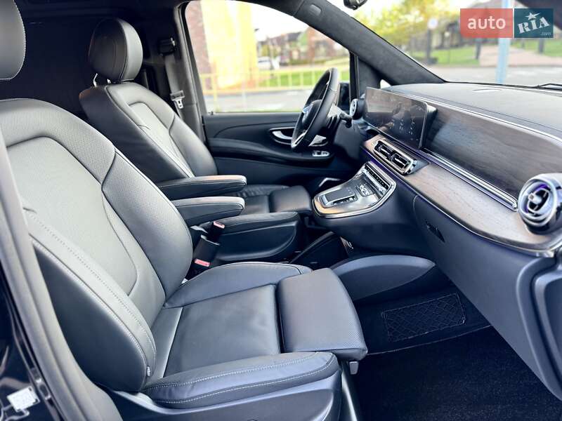 Минивэн Mercedes-Benz V-Class 2025 в Киеве