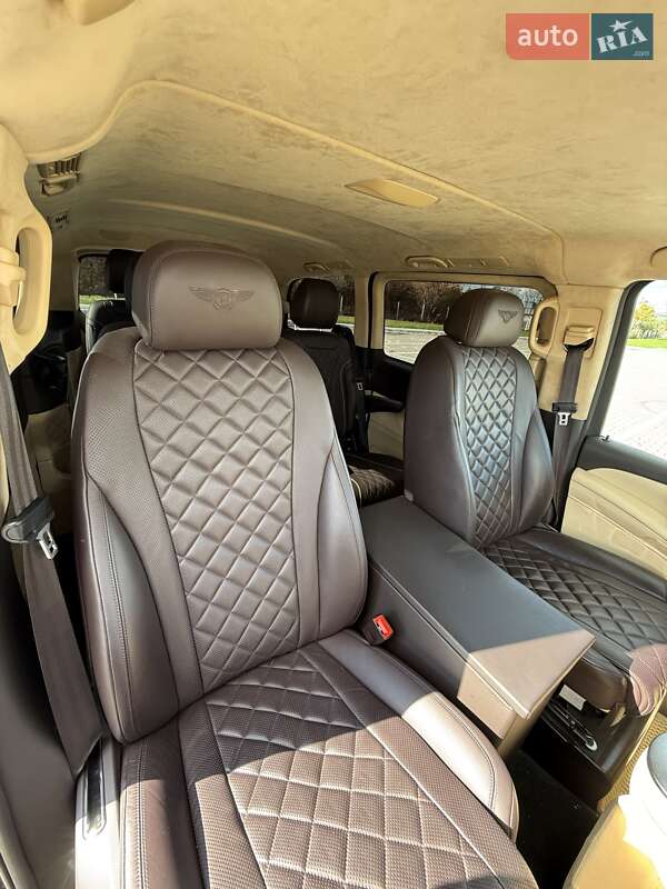 Мінівен Mercedes-Benz V-Class 2023 в Чернівцях