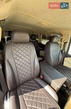 Мінівен Mercedes-Benz V-Class 2023 в 