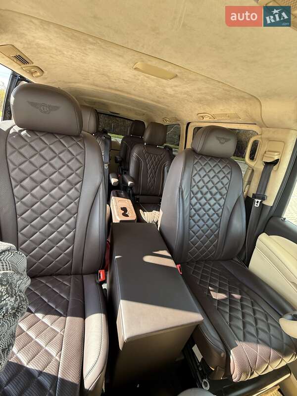 Мінівен Mercedes-Benz V-Class 2023 в Чернівцях