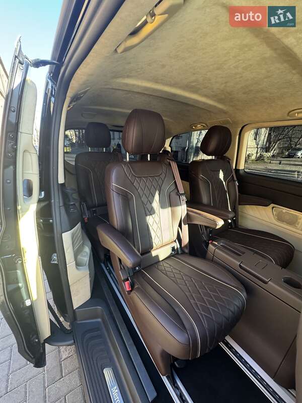 Мінівен Mercedes-Benz V-Class 2023 в Чернівцях