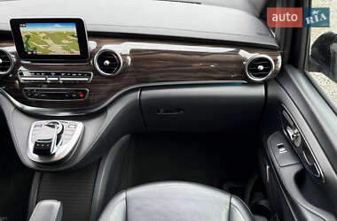 Мінівен Mercedes-Benz V-Class 2015 в  фото 41 Мінівен Mercedes-Benz V-Class 2015 в