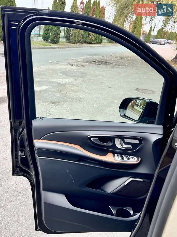 Мінівен Mercedes-Benz V-Class 2023 в Києві фото 17 Мінівен Mercedes-Benz V-Class 2023 в Києві