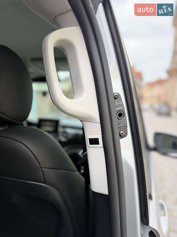 Мінівен Mercedes-Benz V-Class 2016 в Кам'янець-Подільському фото 29 Мінівен Mercedes-Benz V-Class 2016 в Кам'янець-Подільському