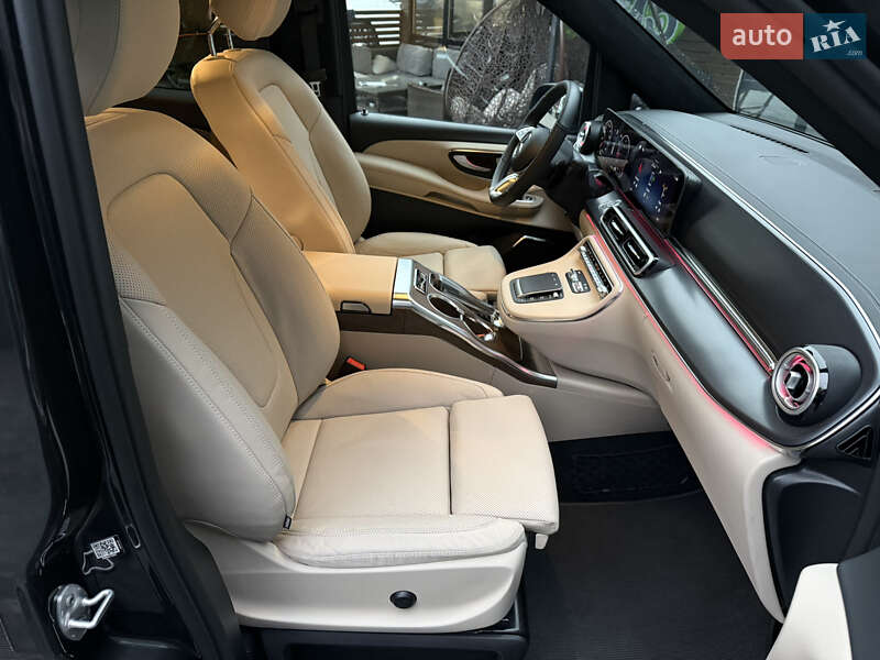 Минивэн Mercedes-Benz V-Class 2025 в Киеве