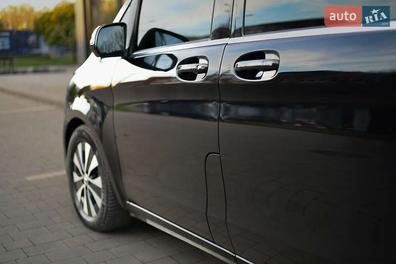 Минивэн Mercedes-Benz V-Class 2021 в Киеве