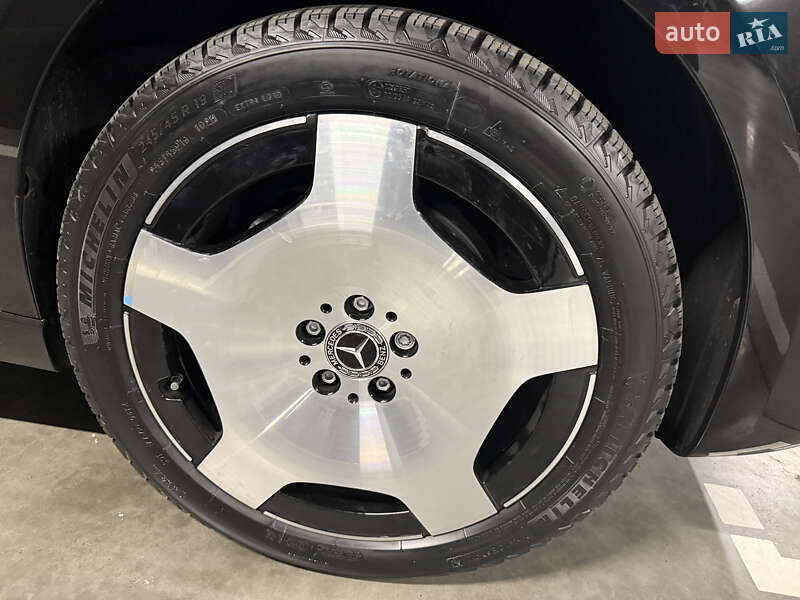 Минивэн Mercedes-Benz V-Class 2025 в Киеве